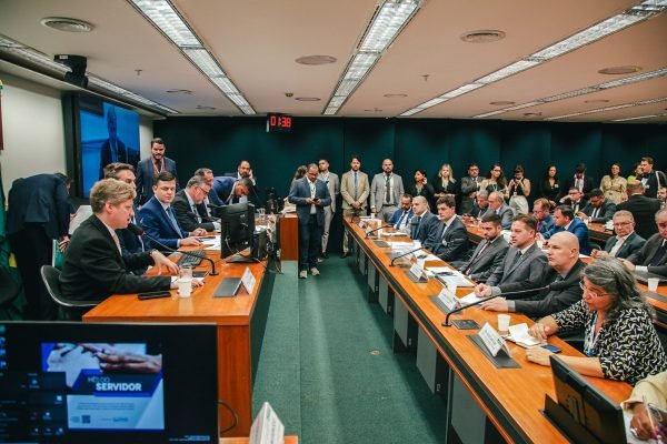 Autoridades debatem soluções para municípios gaúchos